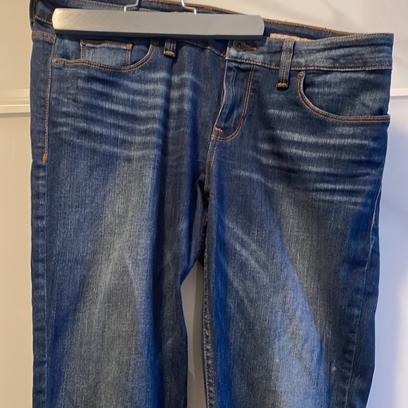 Guess power skinny jeans. Tapered at ankle. Size 31 - Picture 2 of 7